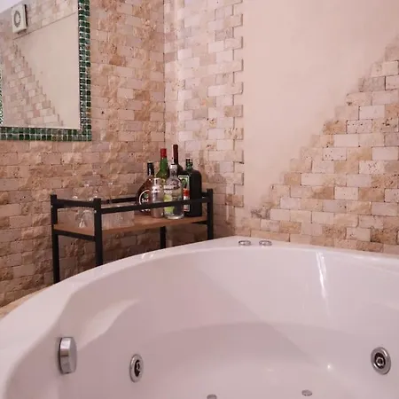 Apartamento Delux Private Jacuzzi And Sauna Inside The Flat