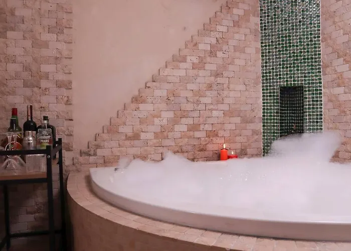 Apartment Delux Private Jacuzzi And Sauna Inside The Flat