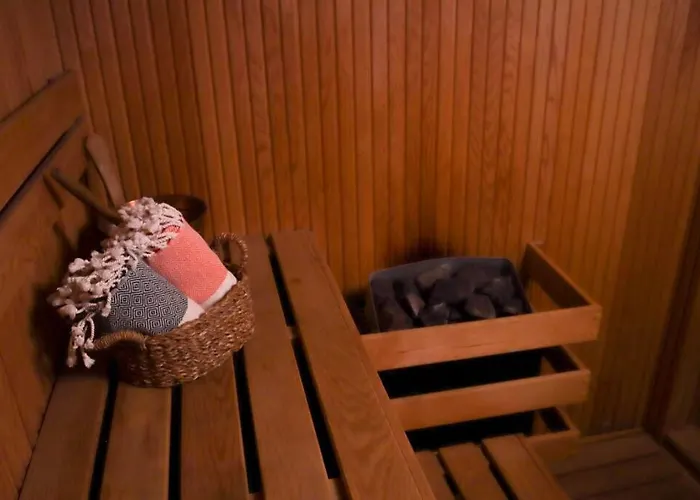 Apartment Delux Private Jacuzzi And Sauna Inside The Flat