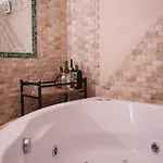 Apartment Delux Private Jacuzzi And Sauna Inside The Flat